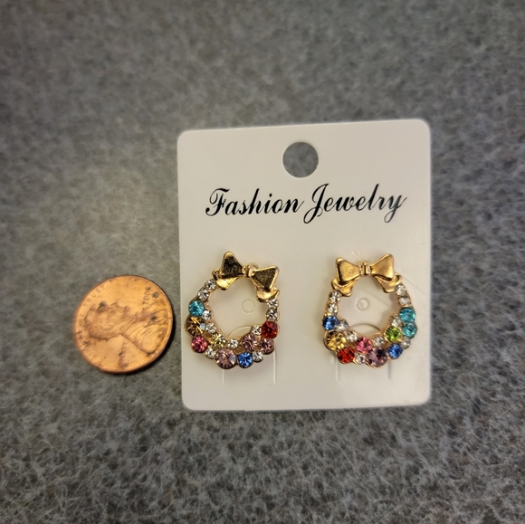 Adorable Holiday Wreath Earrings - Picture 2 of 2